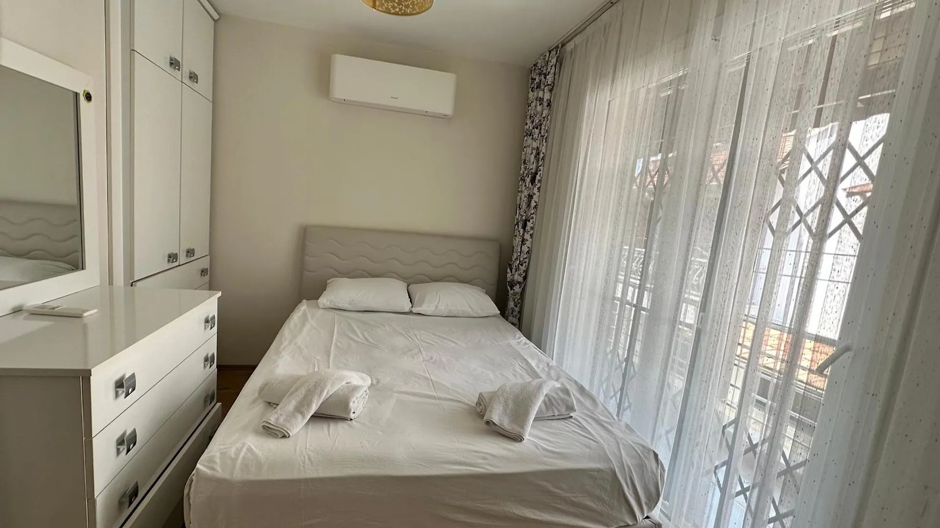 Nefiss Avm Ve Denize Yakin Villa Kusadası