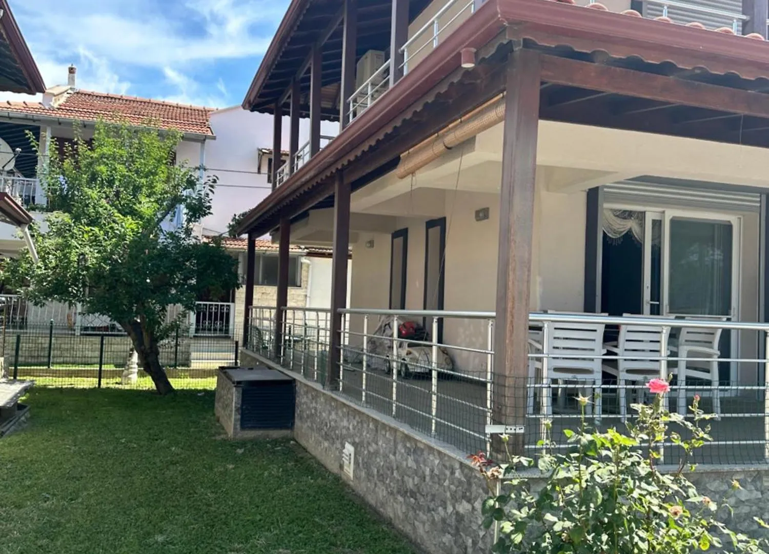 Nefiss Avm Ve Denize Yakin Villa Kusadasi