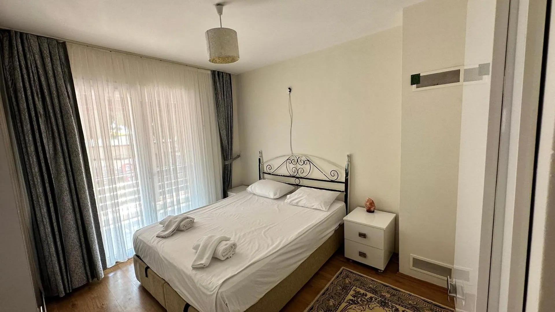 Nefiss Avm Ve Denize Yakin Villa Kusadasi