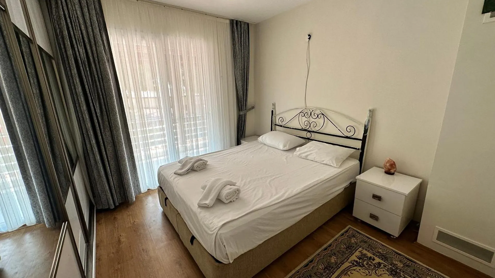 Nefiss Avm Ve Denize Yakin Villa Kusadasi